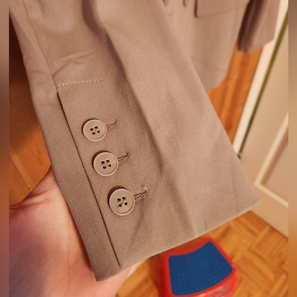 Too many blazers in my closet! - Picture 3 of 5